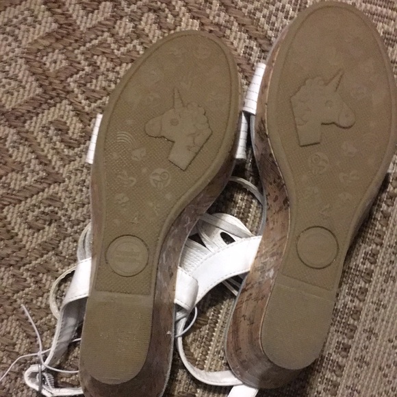 Girls Wonder Nation Strappy Faux Cork Sandals Size 4 - Picture 8 of 9